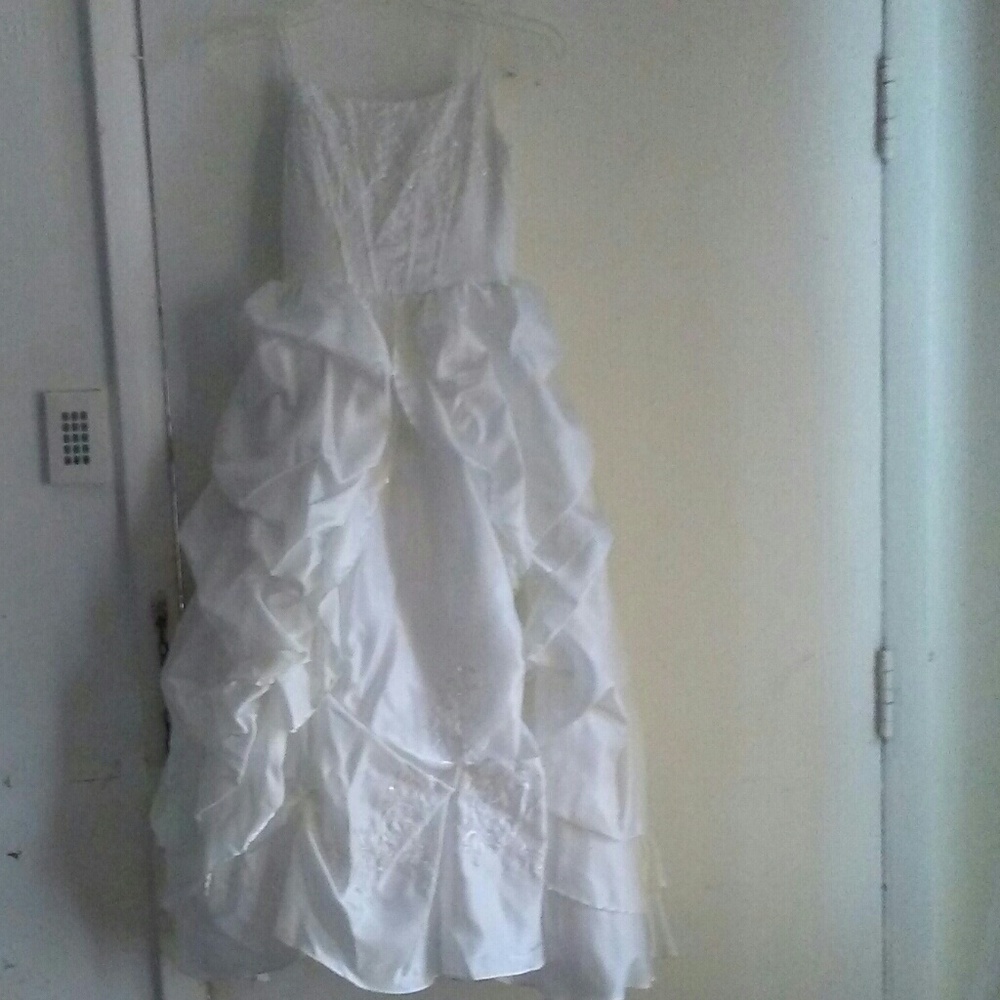 Gown - Picture 2 of 8
